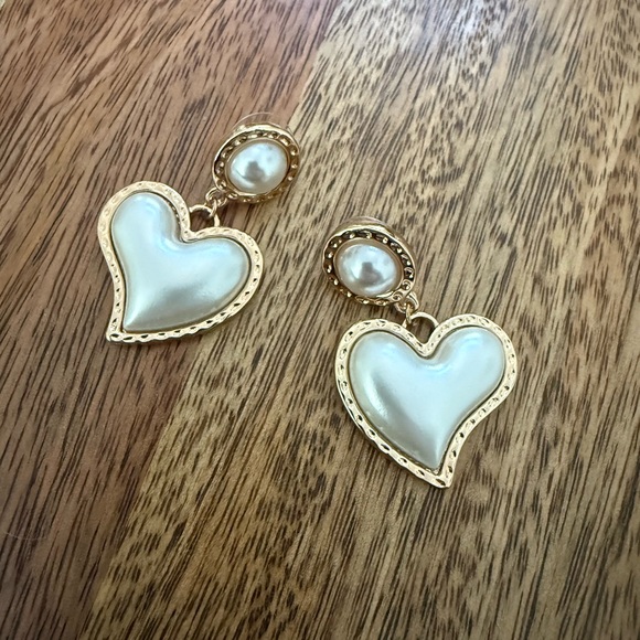 Nasty Gal Jewelry - BRAND NEW Nasty Gal Pearl Heart Earrings ✨